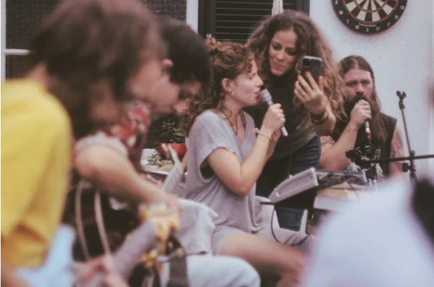 Roda de canto e música