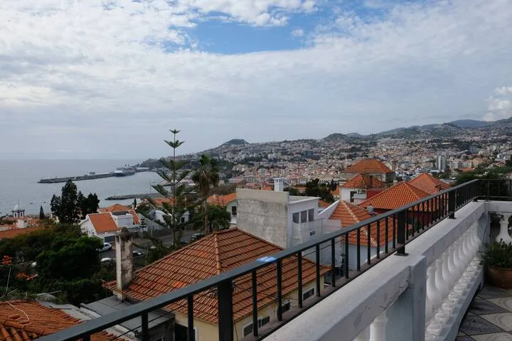 Vista da varanda sobre a baía do Funchal
